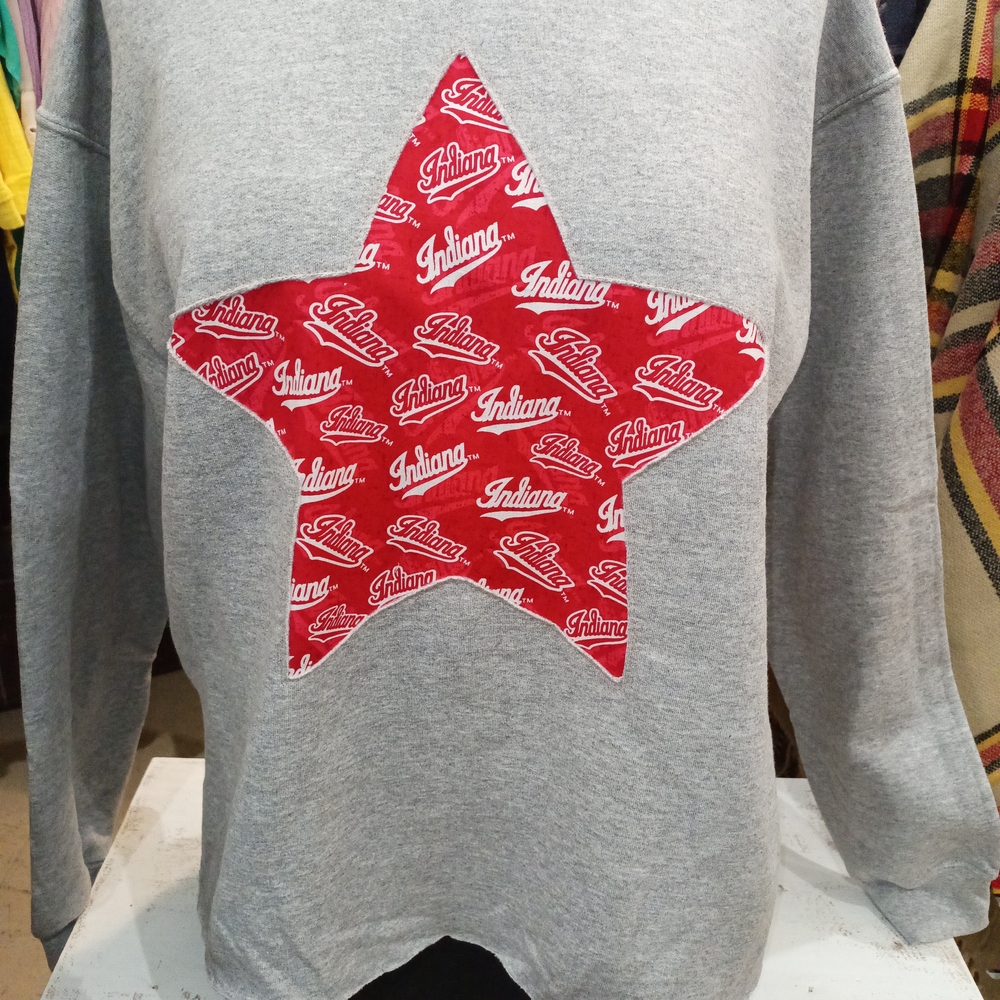 IU Hoosiers Patch Cut Away Design Sweatshirt with Red Indiana Star Size Medium